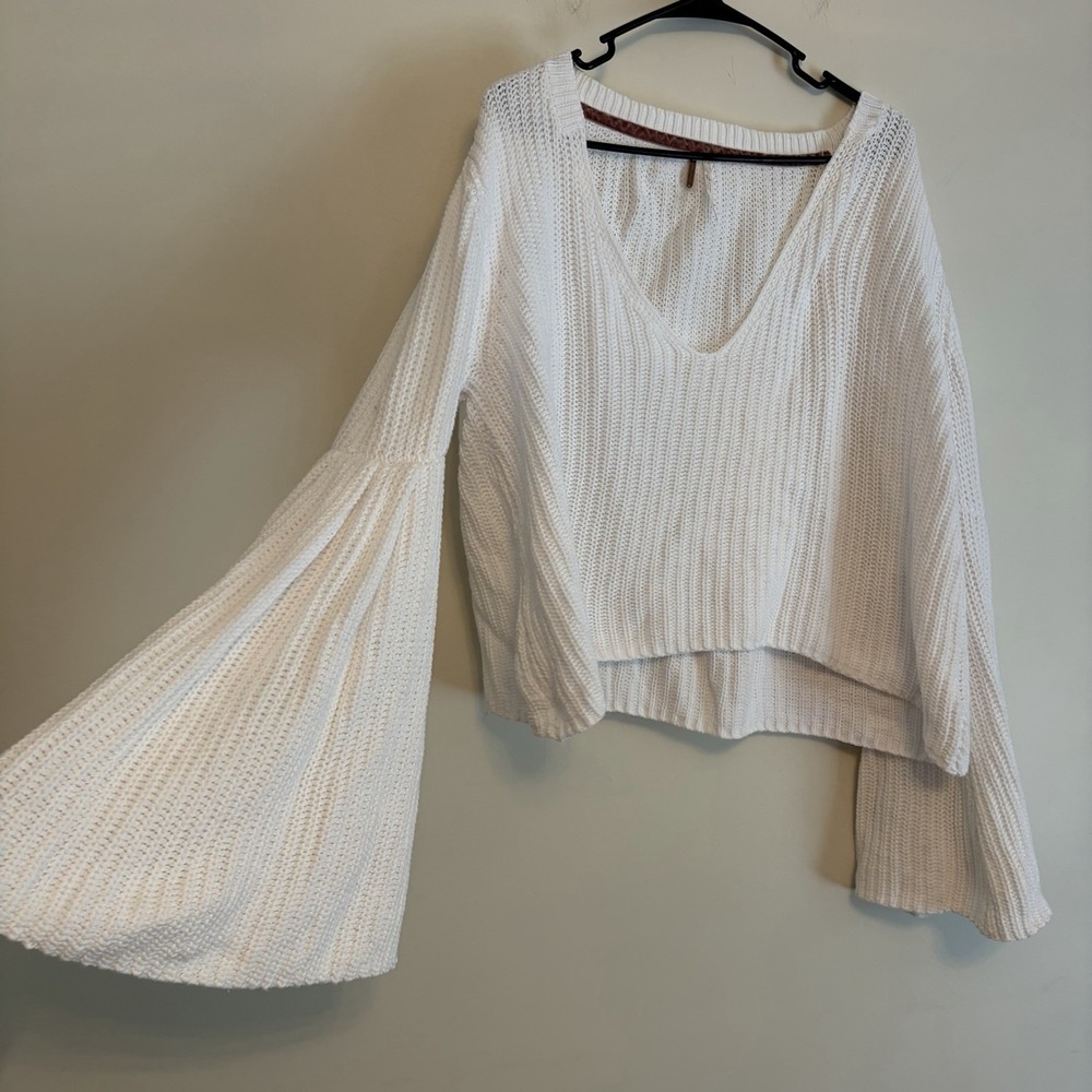 Free People Cropped White Knit Top Medium V Neck Bell Sleeve Boho Cozy Sweater